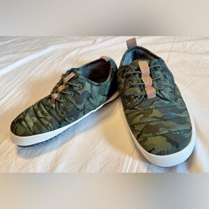 BOB’S by Skechers Camo Quilted Fleece Sneakers NWOB